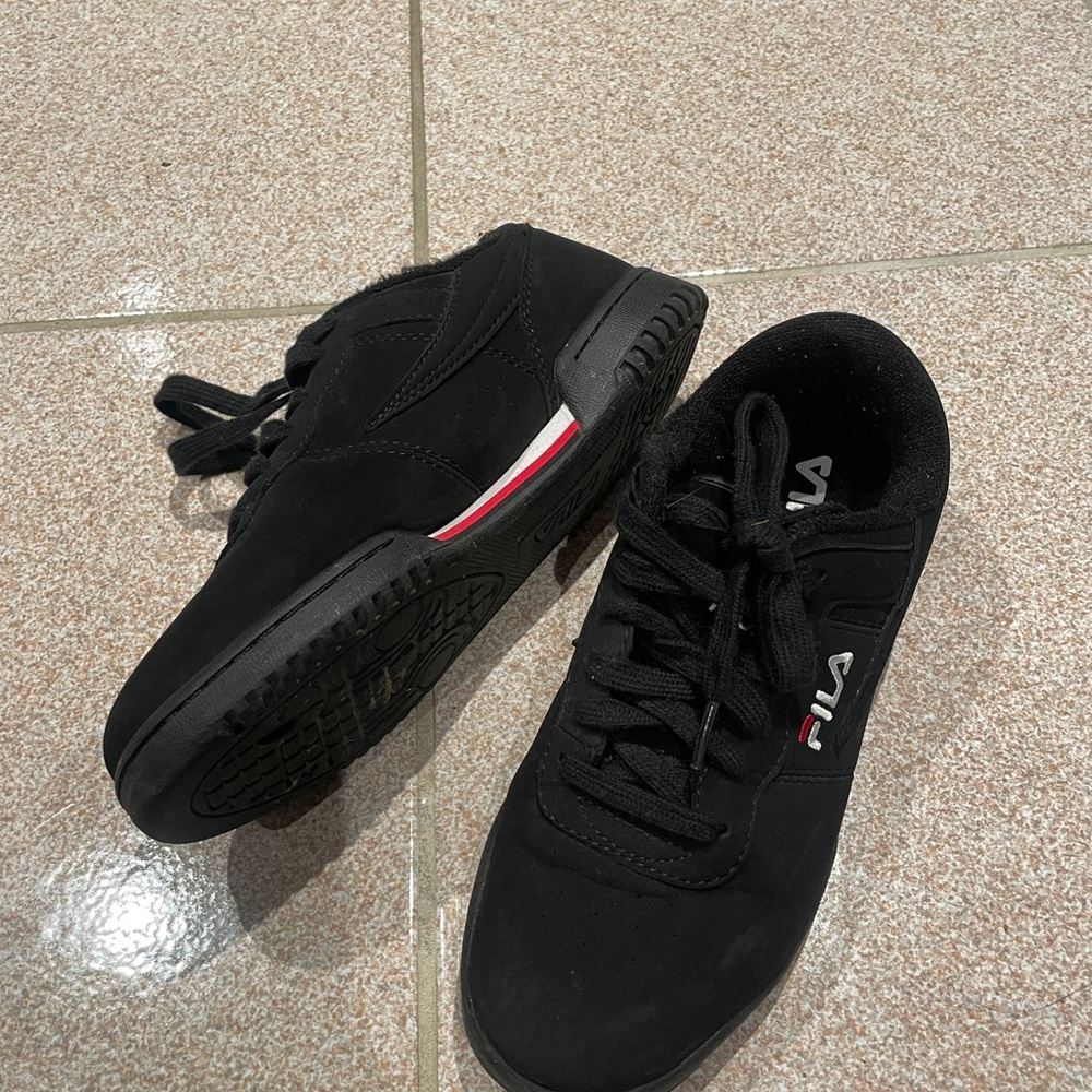 Fila Black Suede Sneakers - women size 6